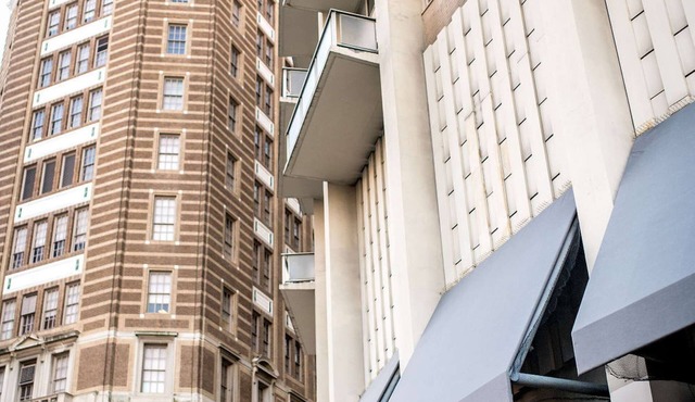 Skyline Pool Access with Skydeck + Fitness Room in Philadelphia
