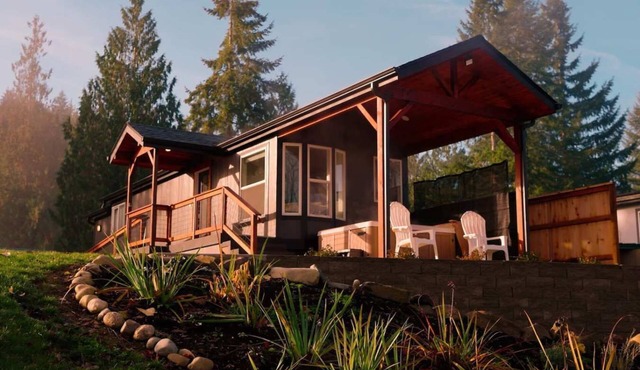Skyriver Escape | Riverfront | Hot Tub | Relax! in Monroe