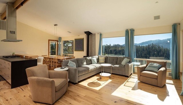Sleeps 10, Five Minutes From Heavenly, Panoramic Mountain Views in Stateline