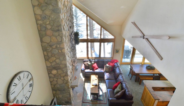 Slopeside 4BR Townhome - Next to Lifts - Private Hot Tub - Garage! in Keystone