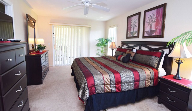 Smart HDTVs, Largest Regal Palms 4 bed/3.5 bath End Unit 1856 SqFt, Disney Close in DAVENPORT