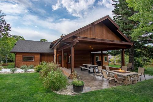 Snow Creek Lodge in West Yellowstone