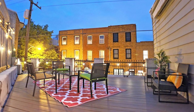 South Philly, Roof Deck, Pool Table, Big House! Sleeps 1 to 7 in Philadelphia