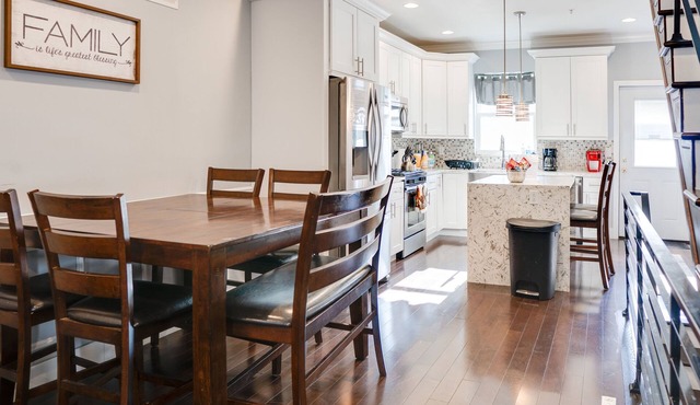 Spacious 4BD/3Bath, HUGE Rooftop deck and patio. Amazing Views! in Philadelphia
