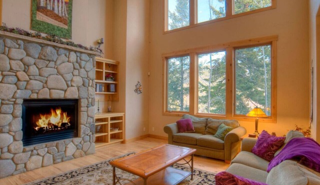 Spacious 5BR Dillon Retreat w/Mountain Views, Clubhouse Pool & Game Room in Dillon