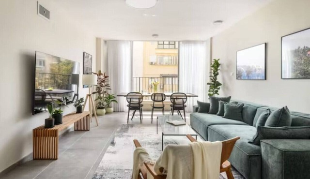 Spacious & Bright 3BR Apartment in Tel Aviv-Jaffa
