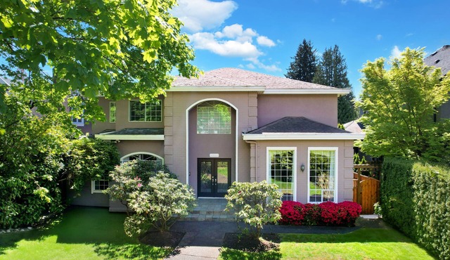 Spacious Dunbar 5BR Home | 3600sq ft | 3 King Beds in Vancouver