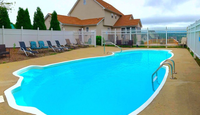 Spacious Home with a Game room, Pool , Sauna, Hot Tub in Saylorsburg