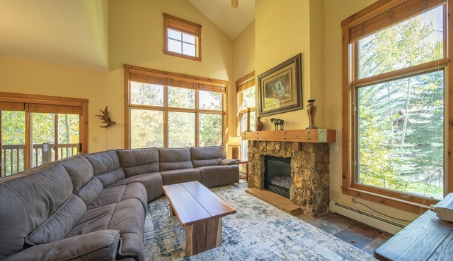 Spacious Townhome | 4BR + Lake & Summer Fun in Keystone