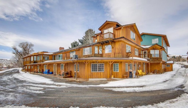 Spacious Yellowstone River Retreat w/Trails! in Emigrant