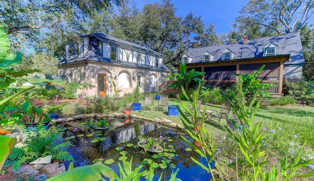 Standalone Garden Cottage near Downtown: Private Koi Pond & Parking in Charleston