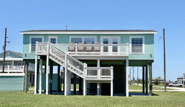 STONE'S THROW - 3 BEDROM WITH AMAZING GULF VIEWS! in Crystal Beach