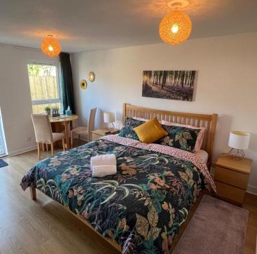 Studio Apartment with spacious garden in Carterton in Carterton