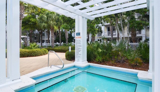Studio ~ Kitchenette ~ Bayside Resort with Pool in Miramar Beach