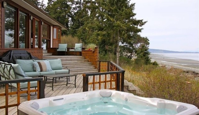 Stunning Ocean View from Your Private Hot Tub, Qualicum Bay in Qualicum Beach