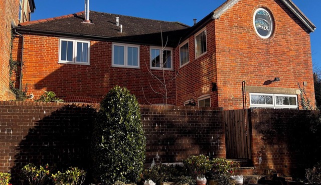 Stylish Mews House in Central Devizes, with parking in Devizes