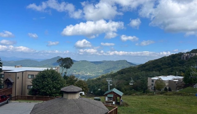 Sugar Ski Comfort Two Bedroom - Unit 433 in Sugar Mountain