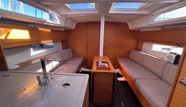Sun-Kissed Sailing Adventure in Antiguo Puerto de La Rochelle