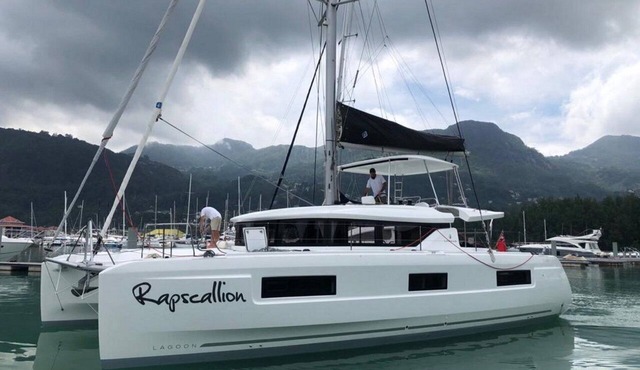 Sun-Kissed Sailing Adventure in Isla de Mahe, Seychelles