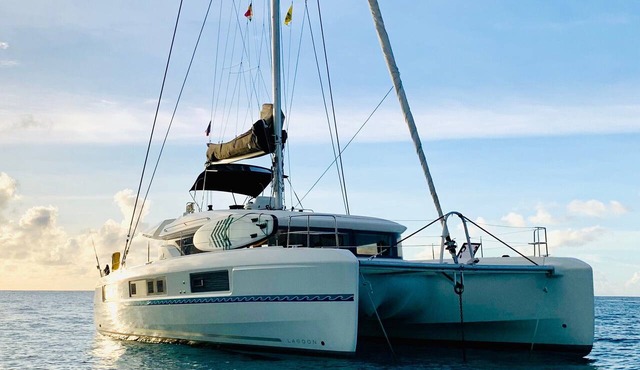 Sun-Kissed Sailing Adventure in Isla de Mahe, Seychelles