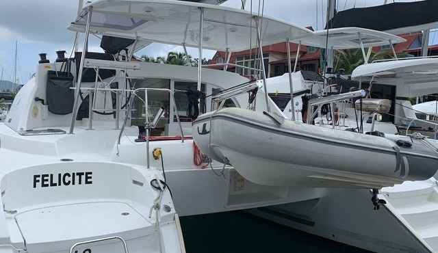 Sun-Kissed Sailing Adventure in Isla de Mahe, Seychelles
