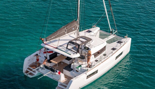 Sun-Kissed Sailing Adventure in Isla de Mahe, Seychelles