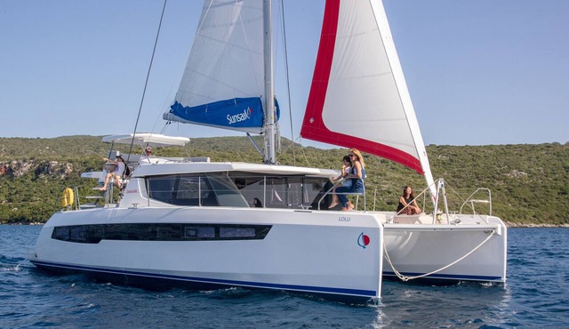 Sun-Kissed Sailing Adventure in Isla de Mahe, Seychelles