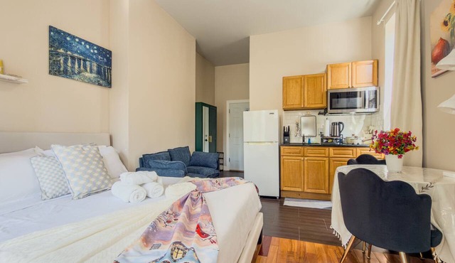 Sunny Studio Nest near Drexel & UPenn in Philadelphia