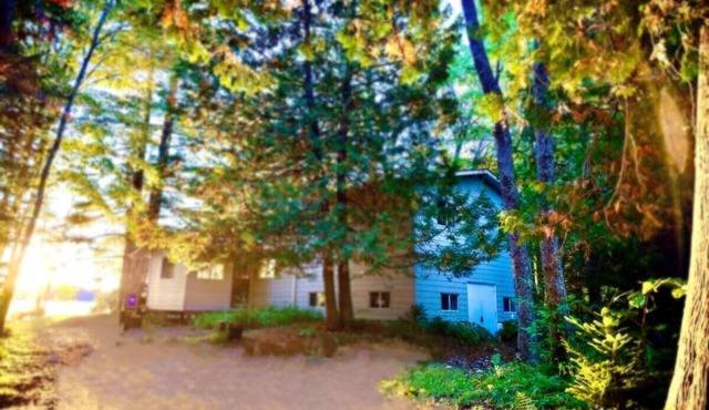 Sunset Pines Oasis-All Season Muskoka Cottage in Utterson
