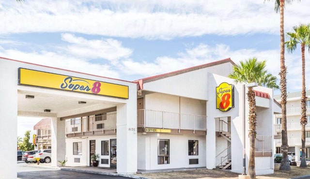 Super 8 by Wyndham Phoenix Metro North in Phoenix