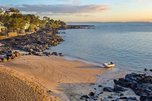 Takapuna Beachfront w Stunning Views in Auckland