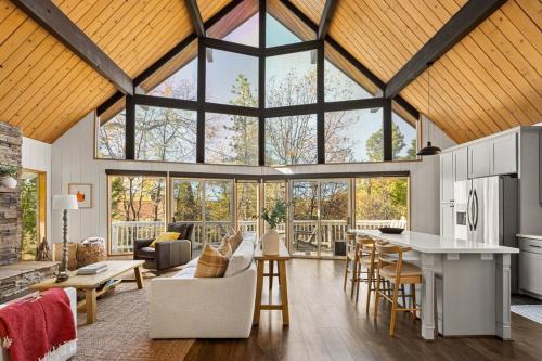 The Crown A-Frame Gated Central AC Lake Access in Lake Arrowhead
