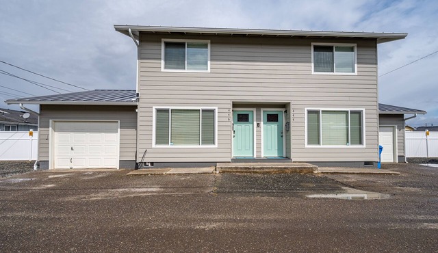 The Salty Duplex (Left Side) in Reedsport