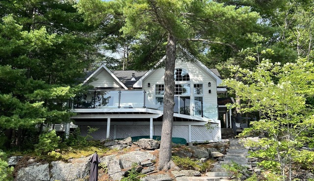 This Breathtaking Lake Muskoka beauty has it all! in Gravenhurst
