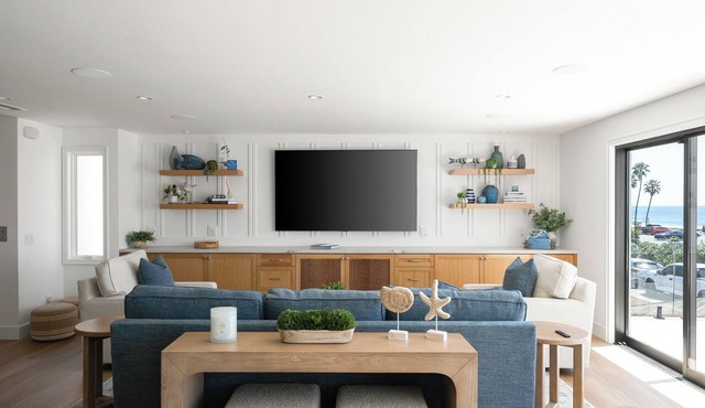 This house is a 4 bedroom(s), 4 bathrooms, located in Newport Beach, CA. in Newport Beach