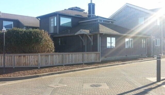 Three Bedroom/Two Bath Beach House In The Heart Of Nye Beach in Newport