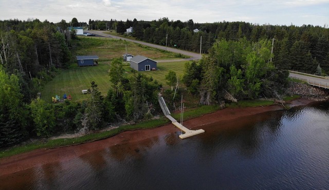Tidal's Edge Cottage in Fortune Bridge