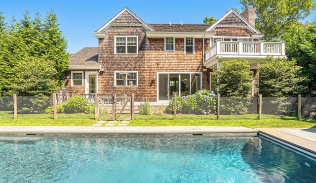 Timeless Hamptons style Beach Home, heated saltwater pool, expansive deck,. in Bridgehampton