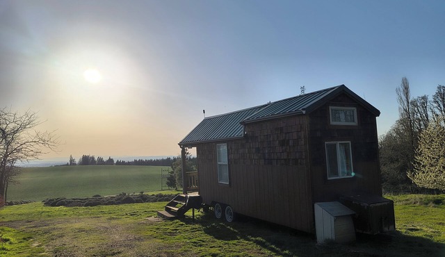 "Tiny Home" at Buena Vista Lavender Farm with private porch and a stunning view in Silverton