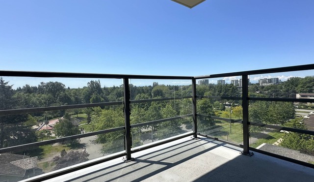 tn11 minutes to YVR, 2 bedrooms, 2 full bathrooms,high-rise with beautiful views in Richmond
