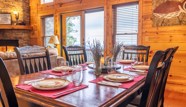 Top view on the mountain~Sunsets, adventure, & luxury for 10~Pet Friendly too! in Mars Hill
