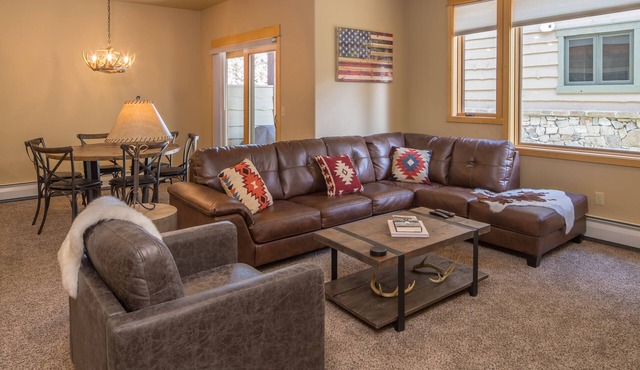 Town Center Modern Rustic Townhouse - Contactless Check In in Big Sky