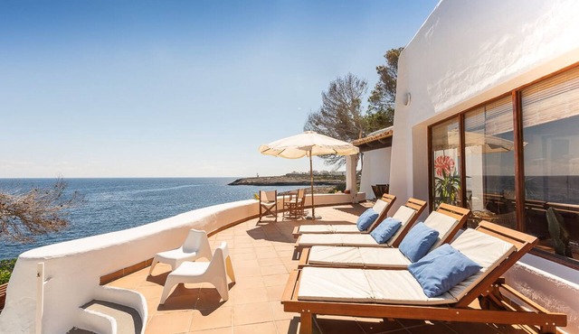 traditionell villa with pool, garden, at the sea in Cala d'Or