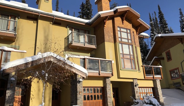 Trail's Edge 56 - 2 bedrooms + 2 1/2 bath townhomes in Sun Peaks