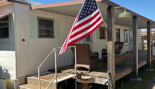 Tranquil and charming mobile home, single wide, newly remodeled - Coastal Decor in Calimesa