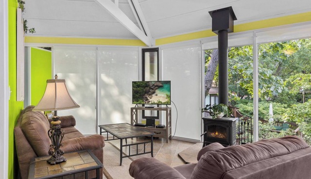 Tree Top 16 - Two Bedroom House, Sleeps 6 in Four Seasons
