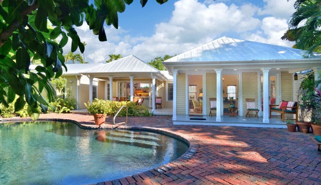 Tropical Tranquility - 4BR Luxury Villa In Old Town Key West w Pool in Key West