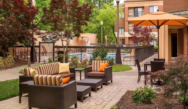 Turn Your Trip Into An Adventure! FREE Parking, Pool, Pets Allowed! in Durham