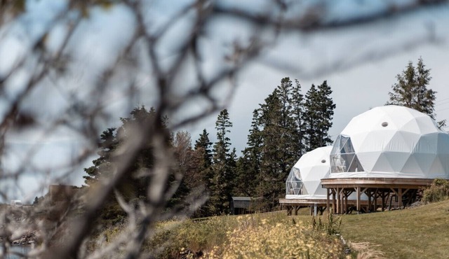 Two Cliffside Domes - Hot Tubs, Firepit, Decks, Perfect for Families & Groups in LaHave