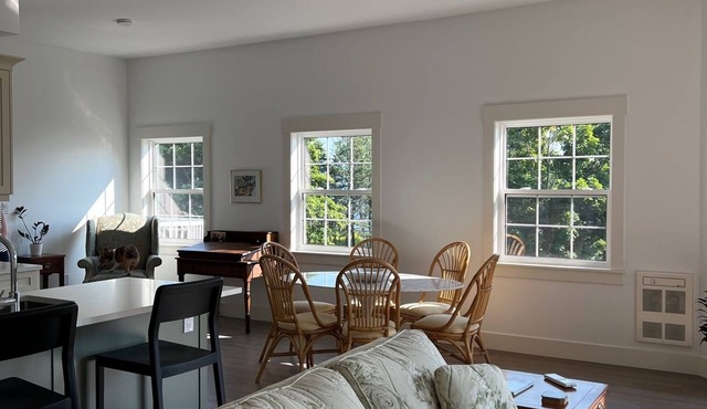 Upper level end unit with wate view in every direction in Souris